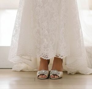 Badgely Mischka Sainte Crystal Embellished Formal Wedding Shoes Size 9 With Box